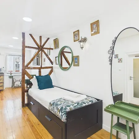 Charming & Cozy - Alfama | By Airnest ליסבון